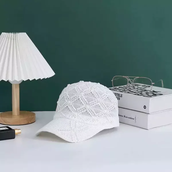 ⁦قبعة صيفية أنيقة بتصميم مزود بفتحات لتهوية الرأس اتناء الحر⁩ - الصورة ⁦4⁩